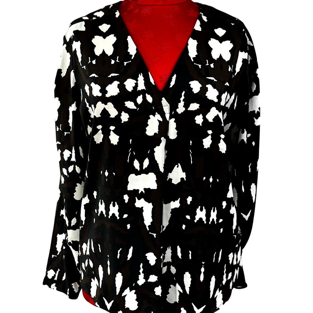 Express Blouse size M black & white abstract print career classic v-neck top